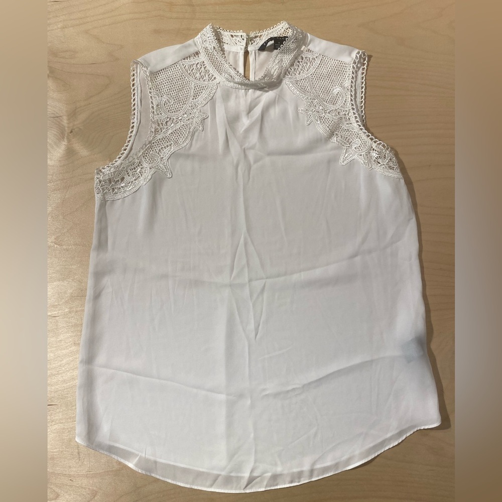 Zac & Rachel Elegant White Lace Trim Women's Top Small (QS)